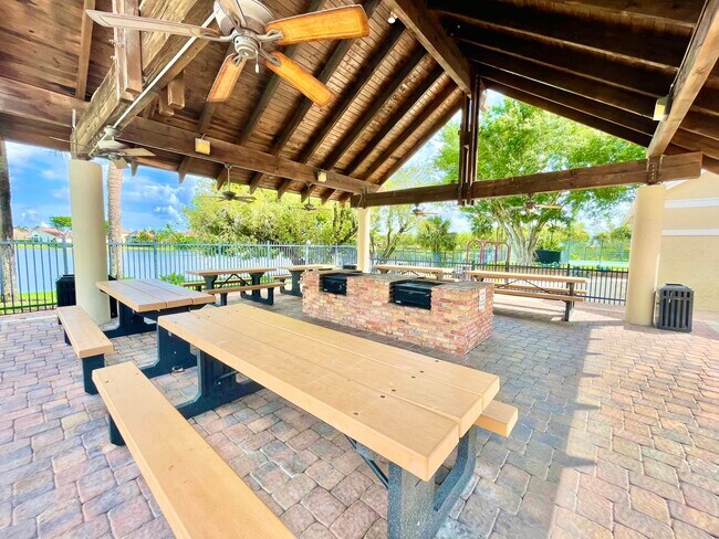 Building Photo - 10579 Pebble Cove Ln