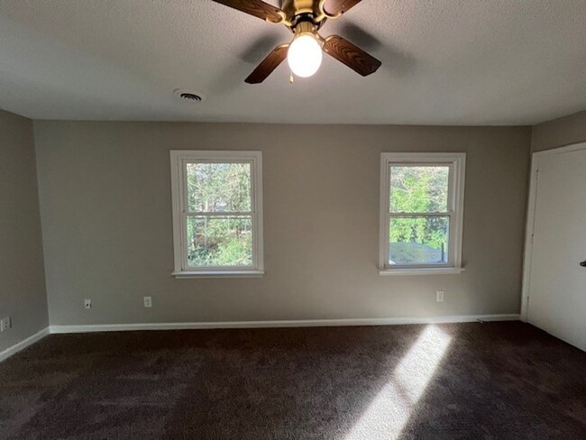 Building Photo - Beautiful Townhome with New LVP Floors and...