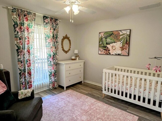 Building Photo - 33 Wheeling Ln