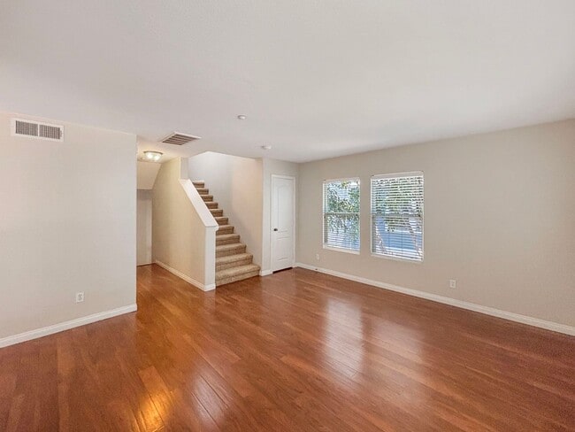 Building Photo - Beautiful 2B/2.5BA in Gated Community w/ A...