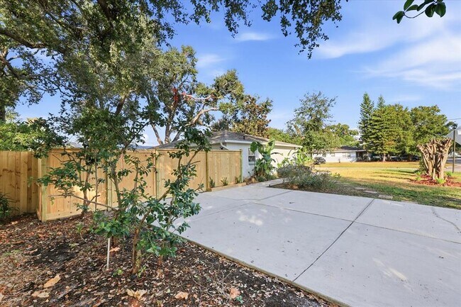 Building Photo - 2802 W North A St