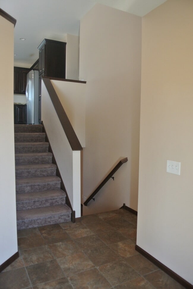 Building Photo - 5 Bedroom Home