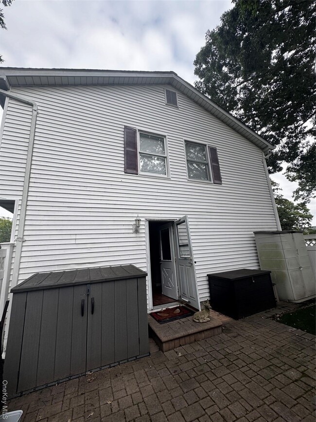 Primary Photo - 10 Lloyd St