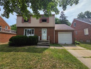 Building Photo - 1361 Villa Dr