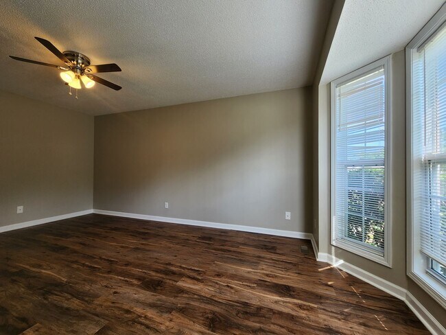 Building Photo - 4048 New Grange Cir