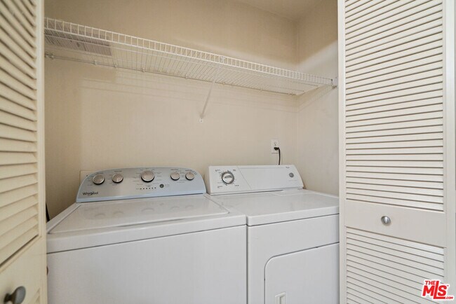 Building Photo - 100 S Alameda St