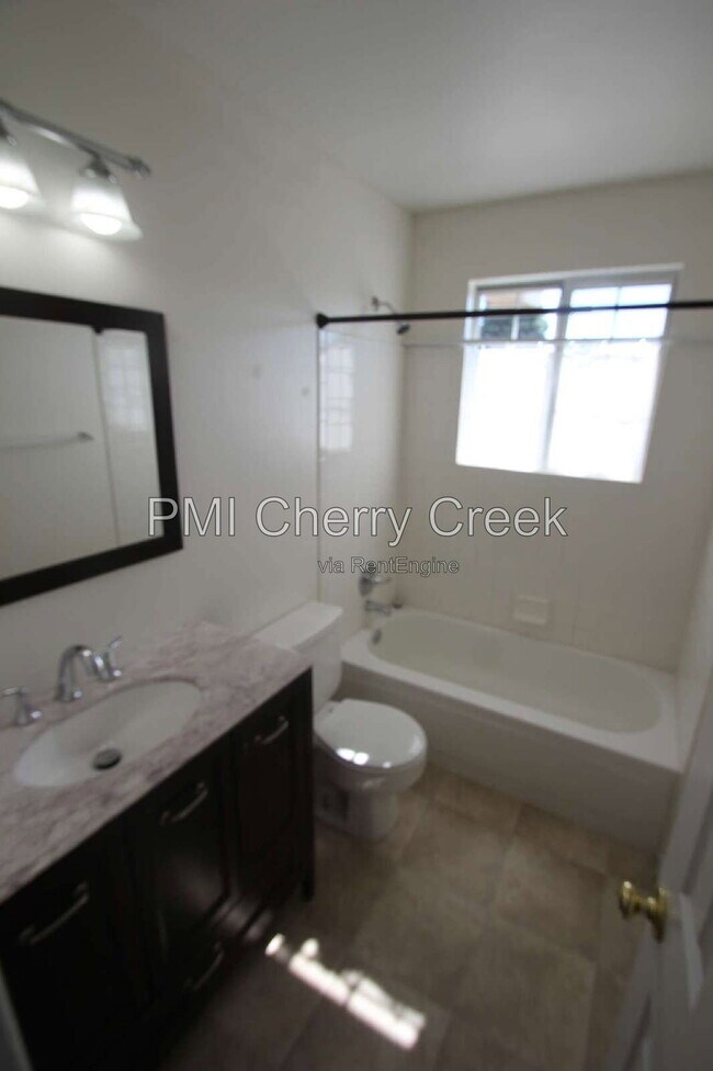 Building Photo - 9800 Foxhill Cir