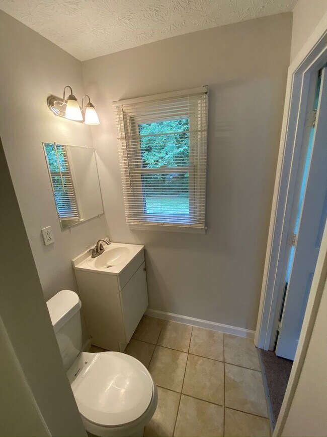 Building Photo - Charming Well Maintained Ranch on Quiet Cul-de-Sac – 3BR/2BA Near Downtown Decatur