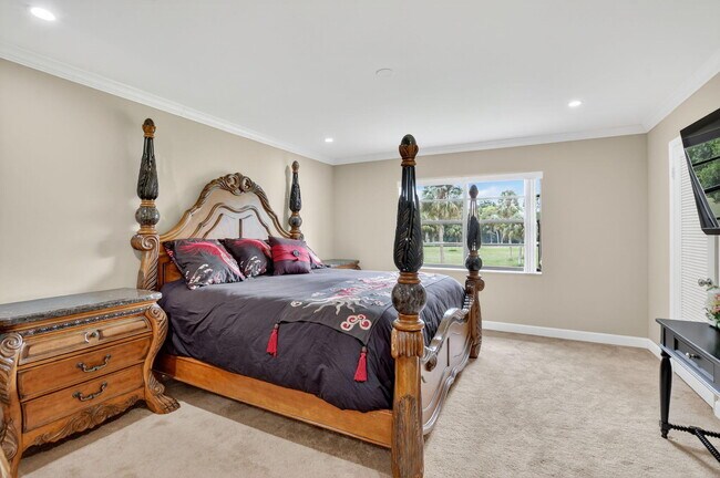 Building Photo - 9268 Vista Del Lago