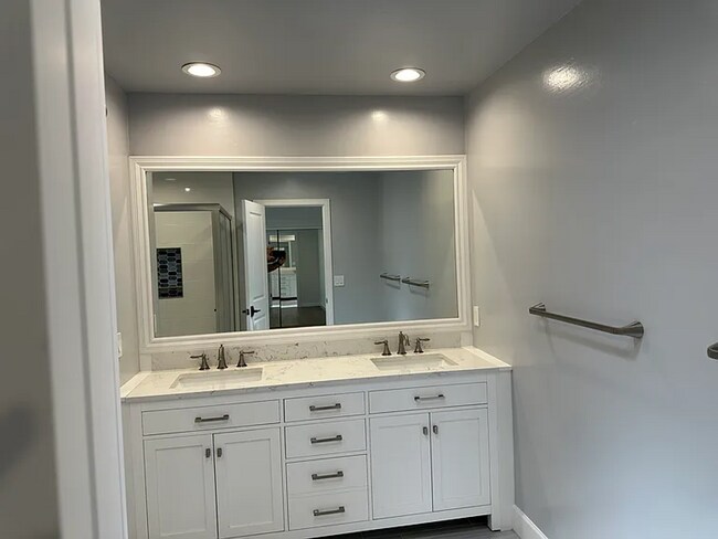 Building Photo - Almaden - Exectuve style 3 bedroom 2 bath ...