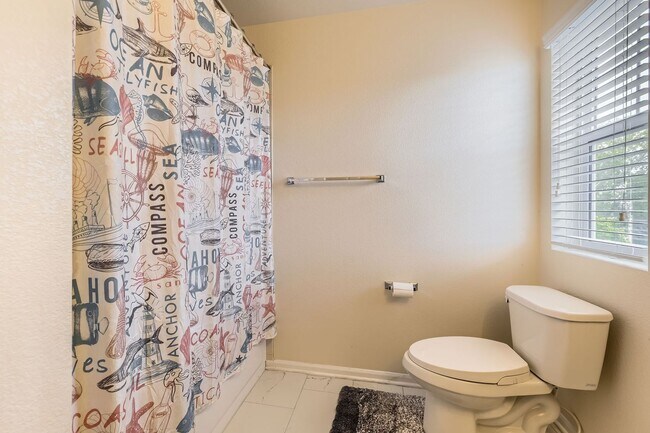 Building Photo - Beautiful 2 story 2,518 sq ft 4 bed 2.5 bath single family home