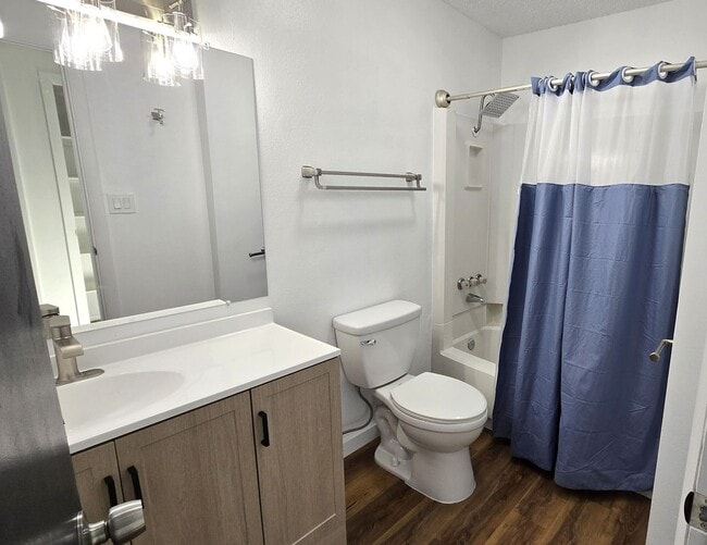 Building Photo - 3 Bedroom, 2 Bathroom, Home With A 2 Car Garage For Rent In Indian Hills