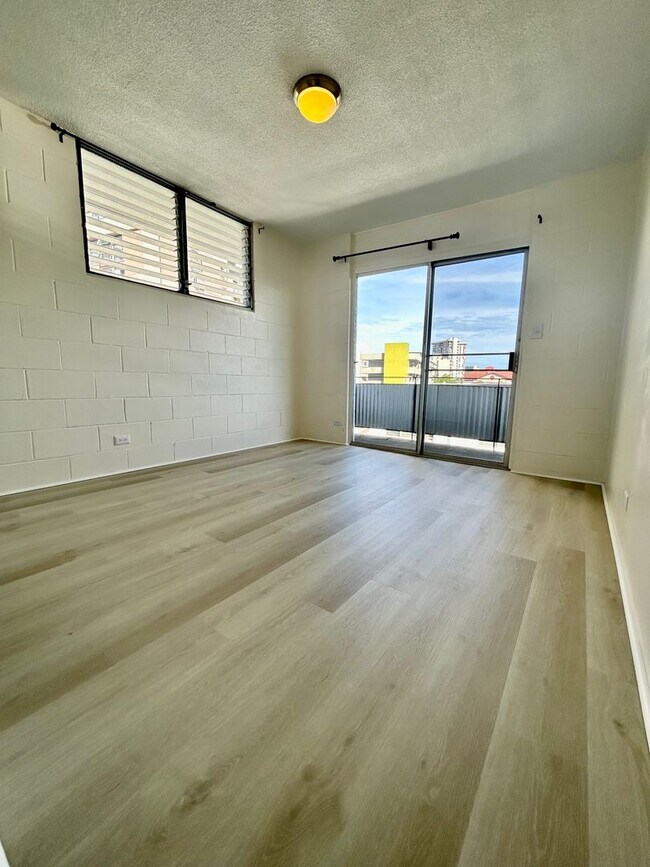 Building Photo - Available on 8/1/25, 620 soft, 2 bedrooms,...