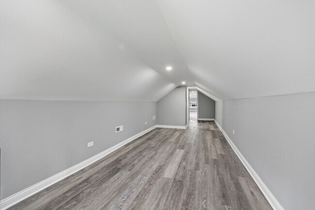 Building Photo - 7010 S Prairie Ave