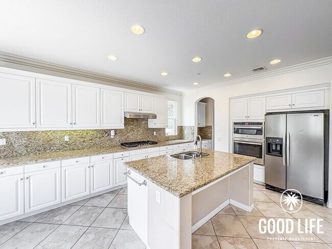 Building Photo - 3896 Lake Cir Dr