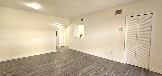 Building Photo - 521 Villa Del Sol Cir