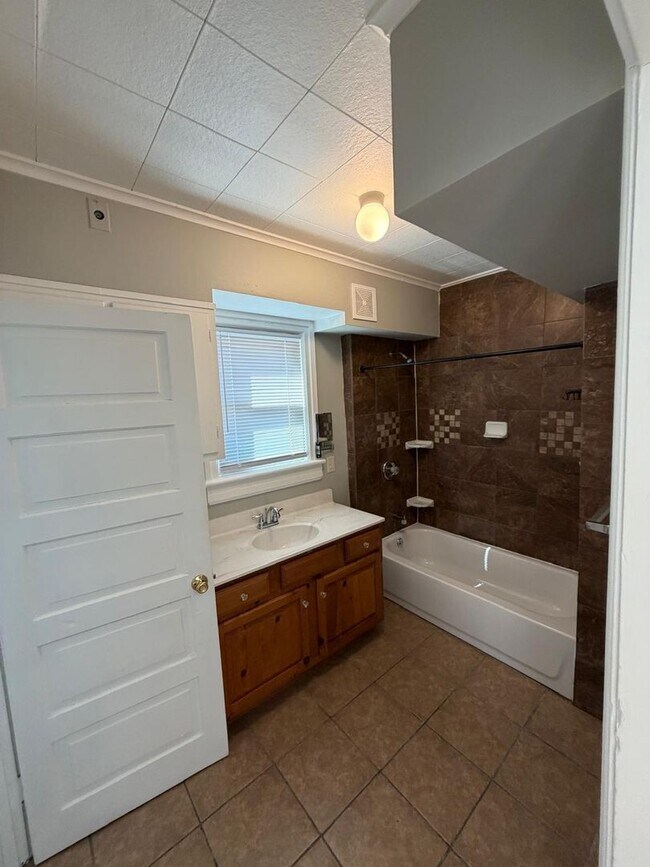 Building Photo - 4216 W Penn Ave