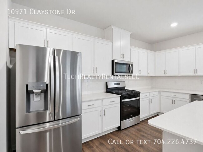 Building Photo - 10971 Claystone Dr