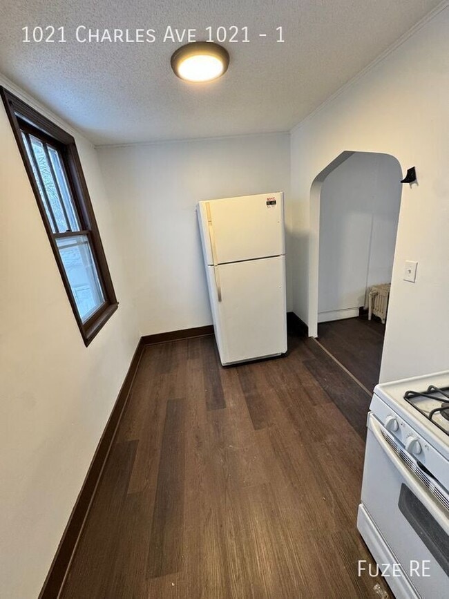 Building Photo - 1021 Charles Ave