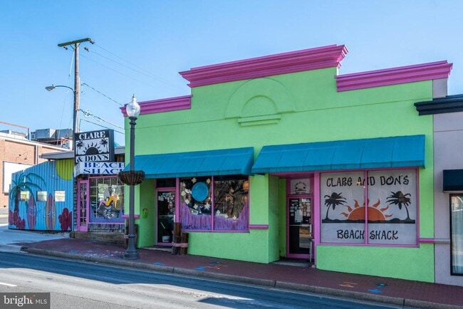 Building Photo - 2900 Linden Ln