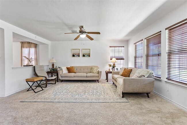 Building Photo - Spacious 3 Bedroom, 2.5 Bath Home Ready fo...
