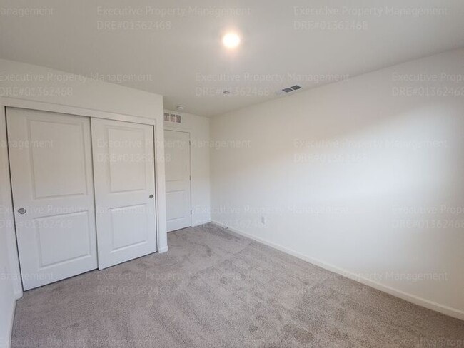 Building Photo - Newly constructed 4 bedroom/ 3 bathroom co...
