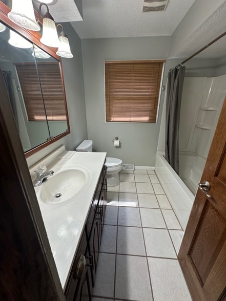 Building Photo - 3520 Sunny Hill Dr