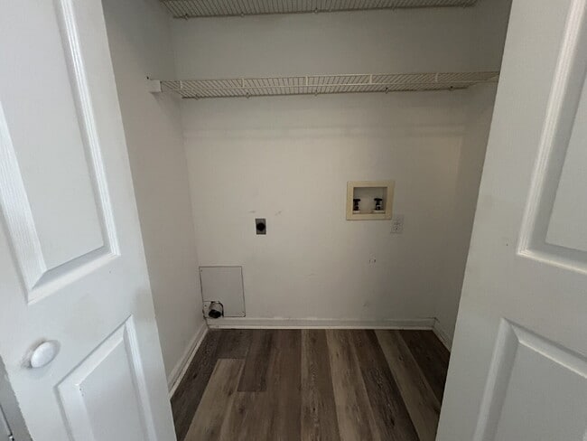 Building Photo - Apartment For Rent