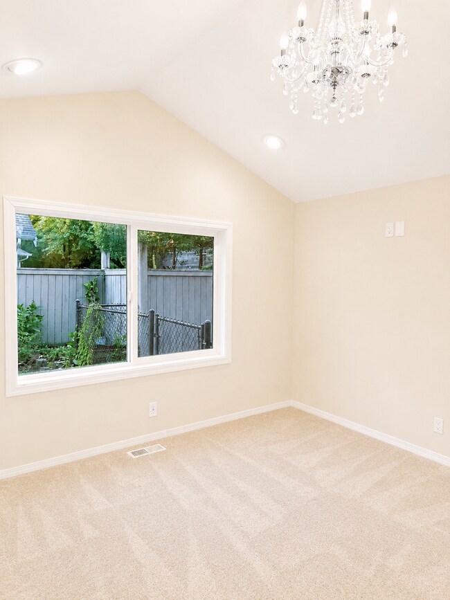 Building Photo - Beautifully Remodeled Home in Prime Kirkland Location | Designer Finishes | Spacious Layout | Top...