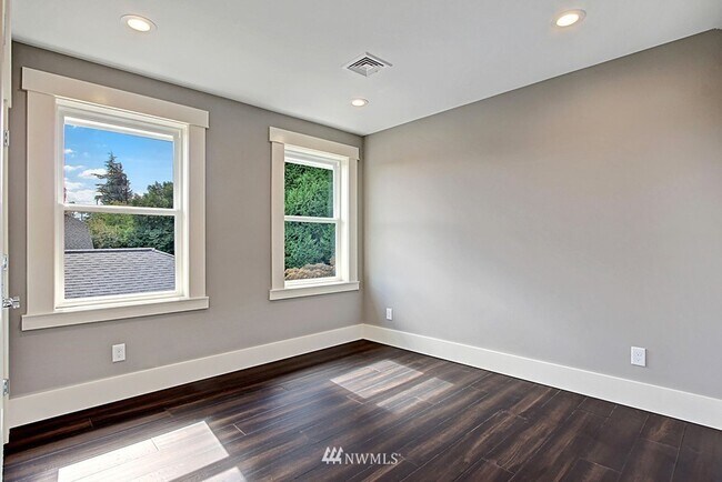 Building Photo - Spacious 5BR 3.5BA Home in Ravenna – Garage, Fenced Yard, A/C