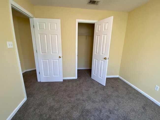 Building Photo - 3037 Ginny Dr