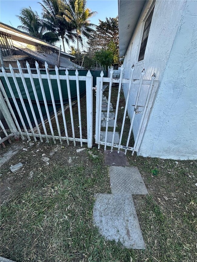 Building Photo - 655 NW 2nd St