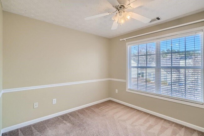 Building Photo - 391 Lake Valley Dr SW