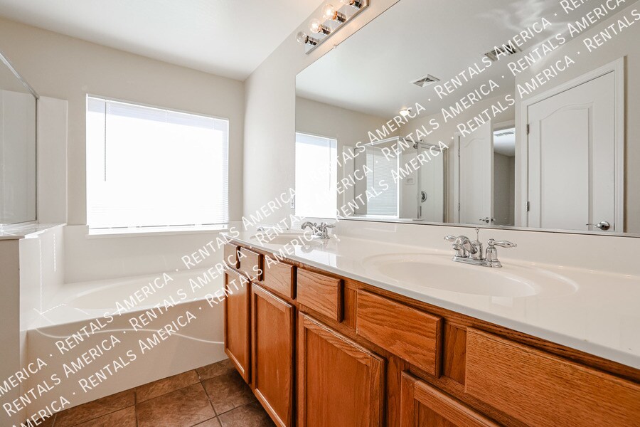 Building Photo - 6718 S Garnet Way