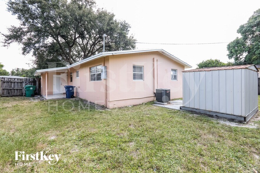 Building Photo - 2350 SW 68th Terrace