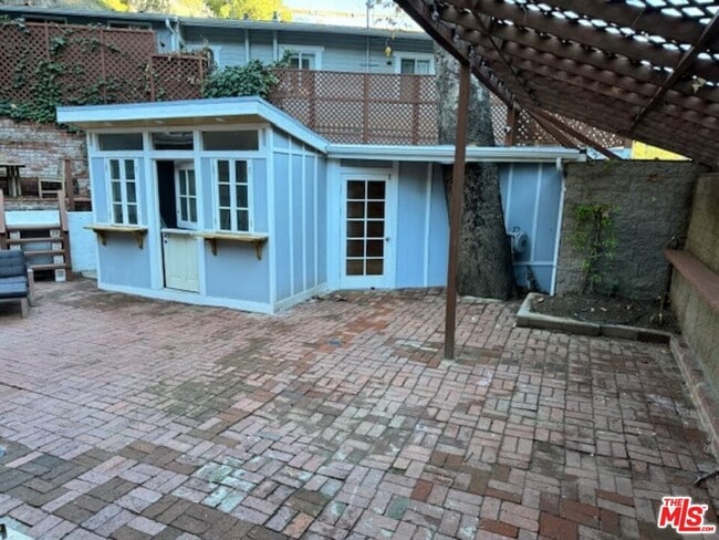 Building Photo - 1636 N Beverly Glen Blvd