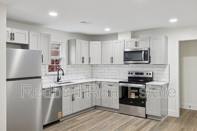 Building Photo - 611 S 12th St