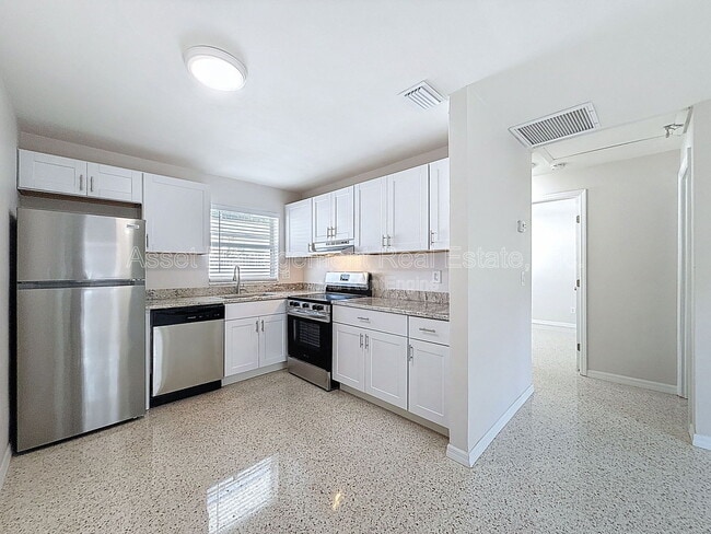 Building Photo - 474 93rd Ave N