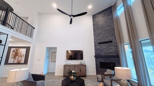 Building Photo - 5603 Logan Ridge Ln