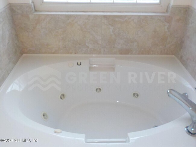 Building Photo - 1761 Oak Grove Dr S