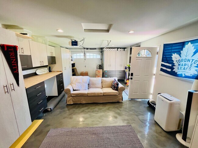 Building Photo - Stunning 3 Bed 2 Bath Downtown Sunnyvale w...