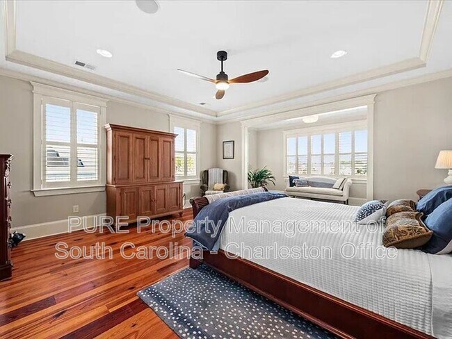 Building Photo - 1597 Rivertowne Country Club Dr