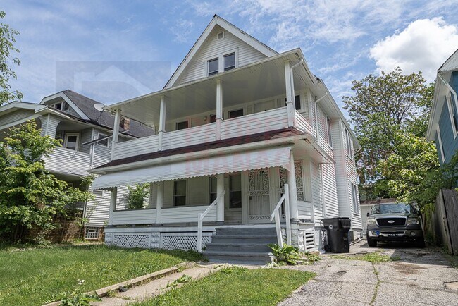Building Photo - 3353 E 132nd St