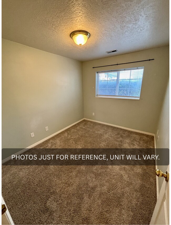 Building Photo - 1655 N Grandview Ln