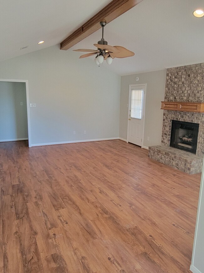 Building Photo - 3813 Brockhampton Dr