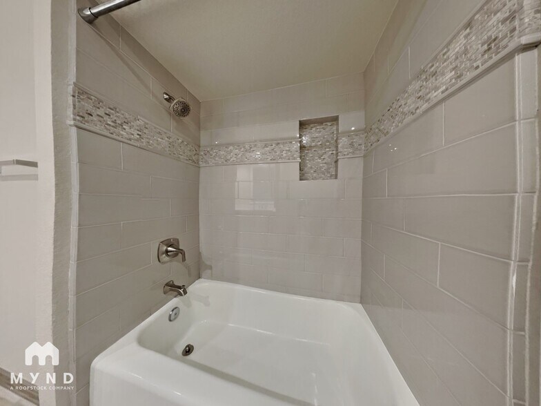 Building Photo - 15811 E Richwood Ave