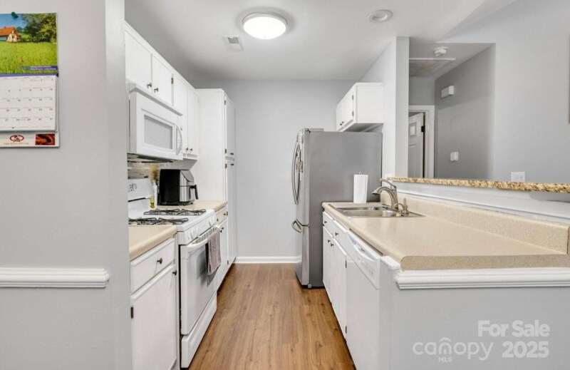 Building Photo - 124 Cedarcroft Dr