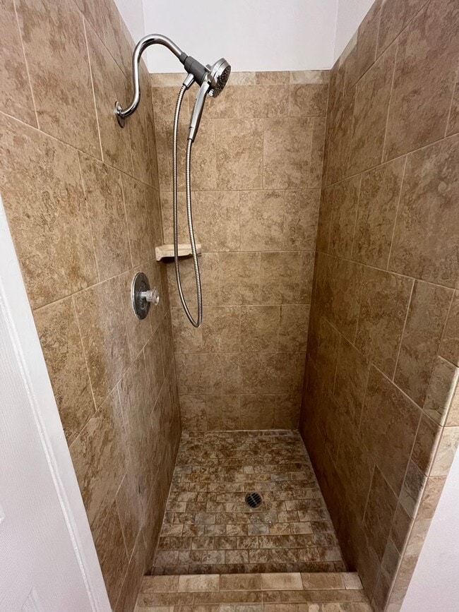 Building Photo - 4616 Laurelwood Dr