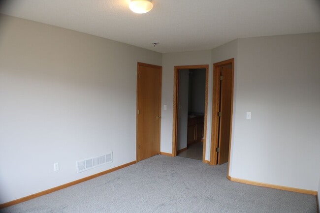 Building Photo - Adorable 2 Bed 2 Bath Duplex