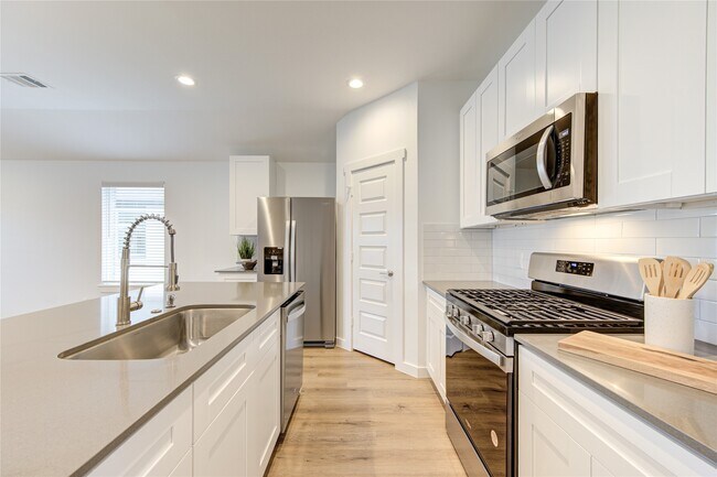 Building Photo - 29418 Emilys Rock Ln